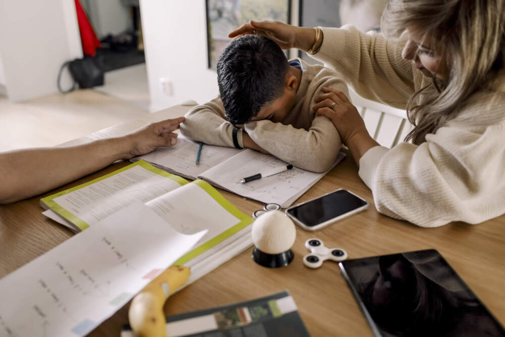 If parents want to help their kids, research suggests they should look at themselves and their own mental health issues. (Maskot via Getty Images)