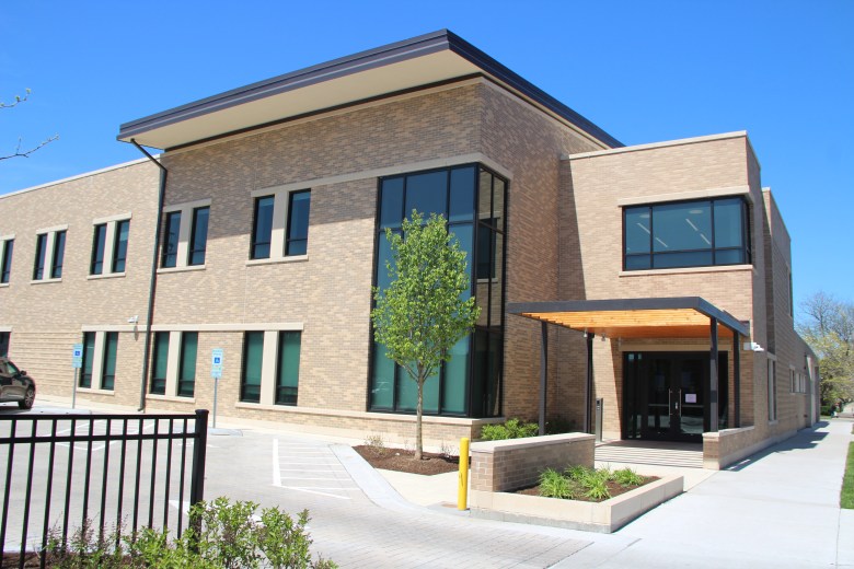 The West Ridge Ark opens a kosher food pantry that doubles as a grocery store